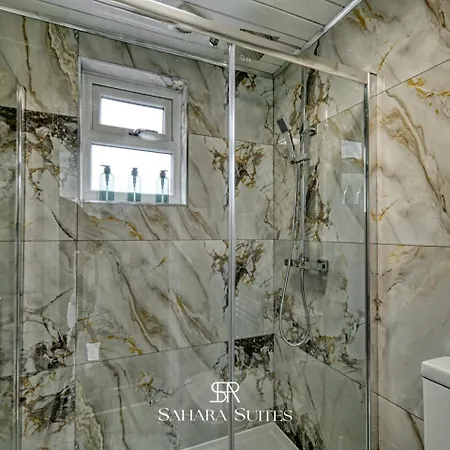 Σπίτι διακοπών Spacious 5br - Sleeps 10 - - Ao, Etihad & Trafford - Parking Μάντσεστερ