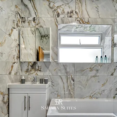 Spacious 5br - Sleeps 10 - - Ao, Etihad & Trafford - Parking *