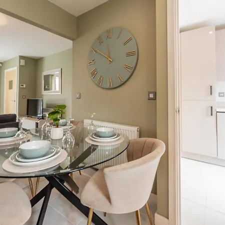 Modern House 2 Bedroom 5 Beds * Manchester