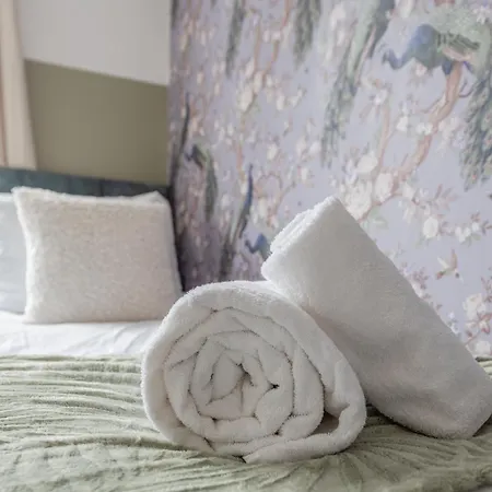 Modern House 2 Bedroom 5 Beds Holiday home