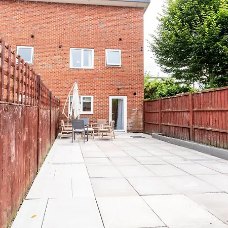 Modern House 2 Bedroom 5 Beds