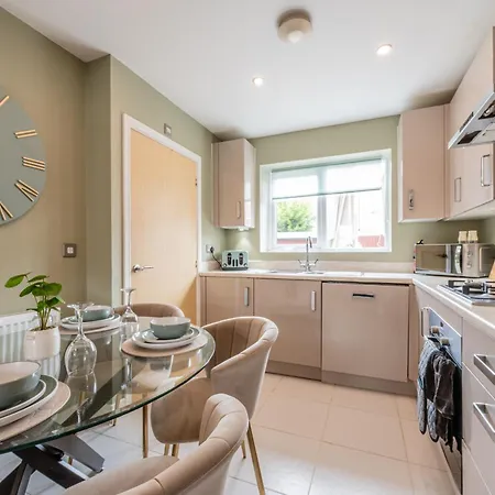 Modern House 2 Bedroom 5 Beds * Manchester