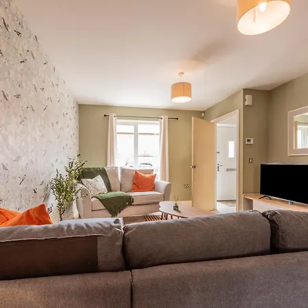 Modern House 2 Bedroom 5 Beds Holiday home