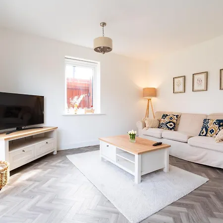 4-bedroom New House Near Centre *