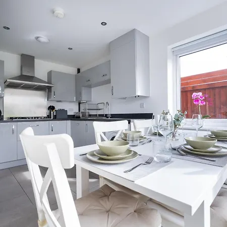 4-bedroom New House Near Centre