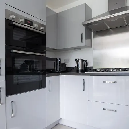 Дом отдыха 4-bedroom New House Near Centre *