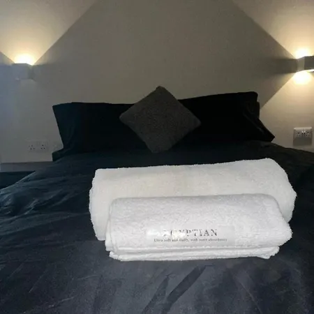 2-bed - Sleeps 4 - Pets Welcome 公寓 *