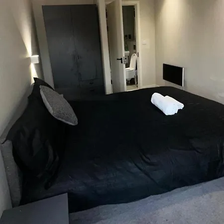 2-bed - Sleeps 4 - Pets Welcome 公寓