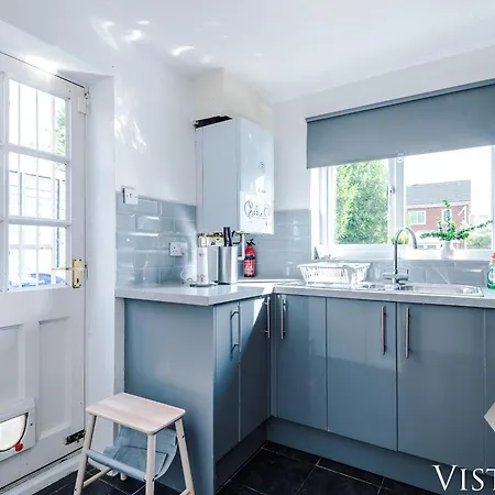 Cosy 3bdr House By Vista Short Lets & Serviced With Ps4 And Parking Manchester