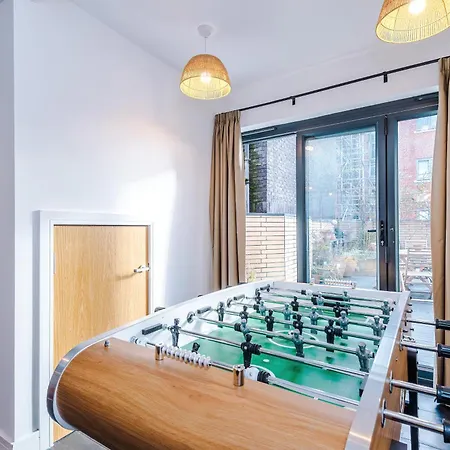 Stunning 3br Townhouse, Terrace, Games, Free Parking * Manchester