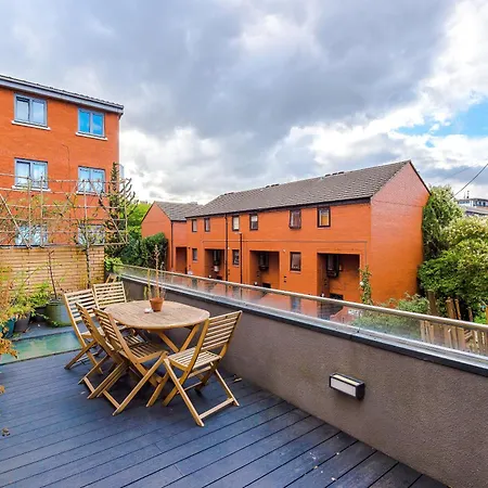Stunning 3br Townhouse, Terrace, Games, Free Parking