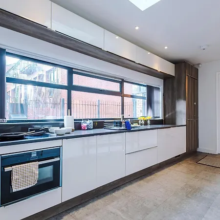 Prázdninový dům Stunning 3br Townhouse, Terrace, Games, Free Parking Manchester