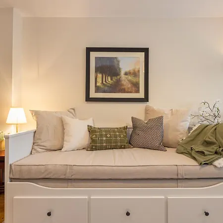 Luxury Spacious 3-bed Oasis Just 10 Mins From Centre With Free Parking *