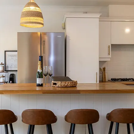 펜션 Luxury Spacious 3-bed Oasis Just 10 Mins From Centre With Free Parking