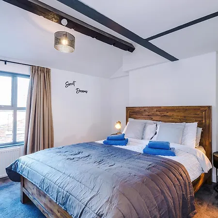 Stunning 3br Townhouse, Terrace, Games, Free Parking