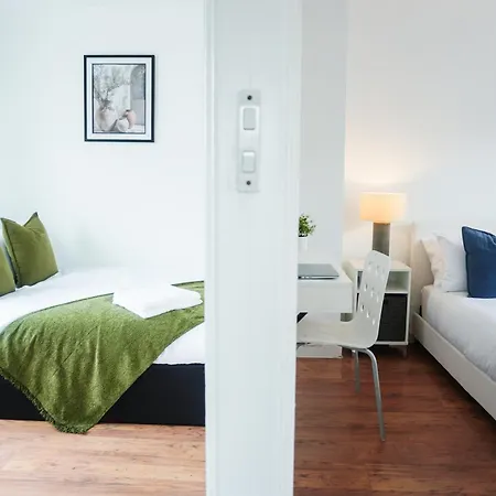 Spacious 3br Family Near Coop Live And Etihad Stadium - Free Parking! Vakantiehuis Manchester
