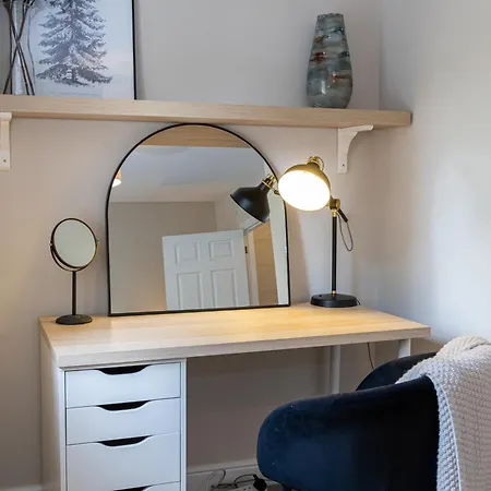 Holiday home Luxury Spacious 3-bed Oasis Just 10 Mins From Centre With Free Parking