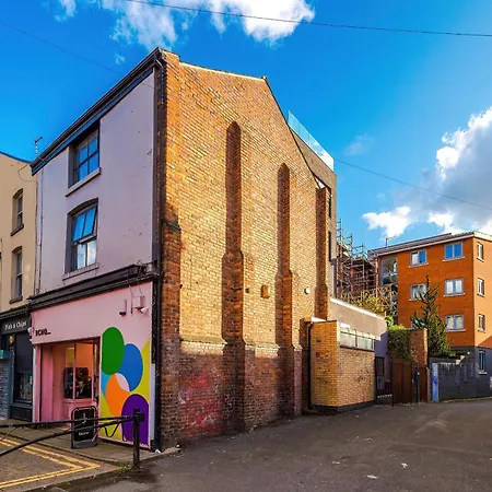 Stunning 3br Townhouse, Terrace, Games, Free Parking Manchester