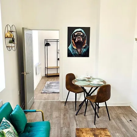 Апартаменты Stylish 1br Executive Bury With Kitchen And Wifi *