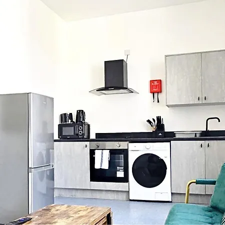 Stylish 1br Executive Bury With Kitchen And Wifi