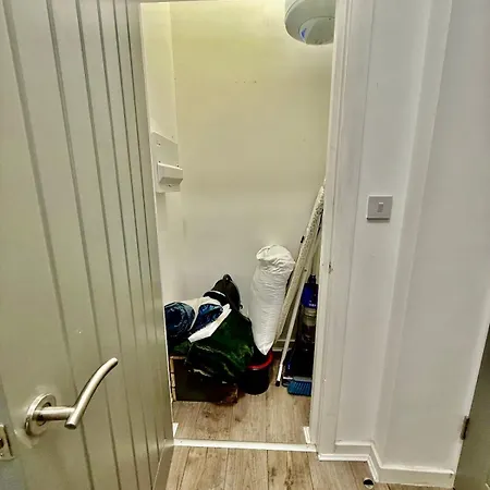 Stylish 1br Executive Bury With Kitchen And Wifi Manchester