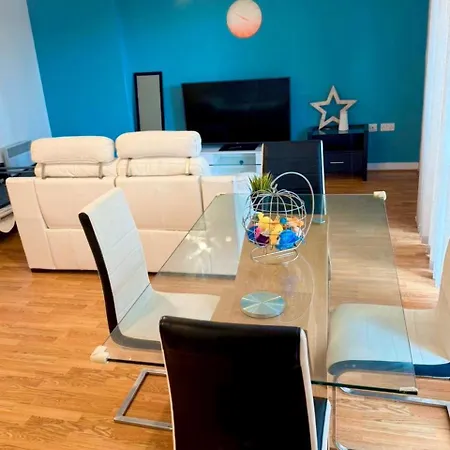 Urban Oasis 2br Centre - Balcony Apartment