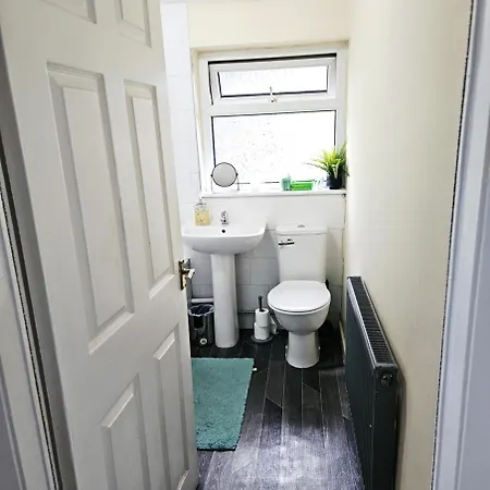 Апартаменты Comfortable 3 Bed House *