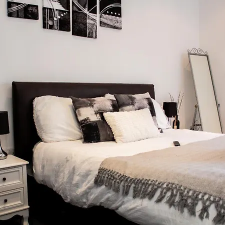 Modern 2 Bed Center Apartman *