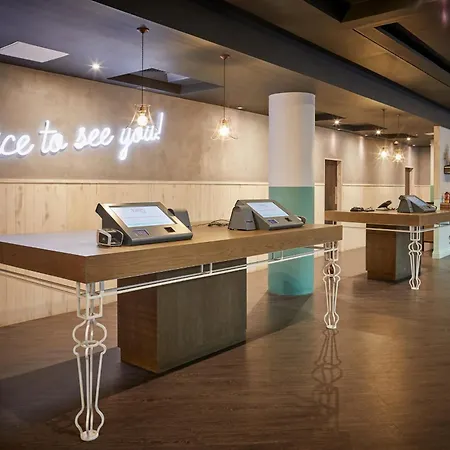 Leonardo - Formerly Jurys Отель