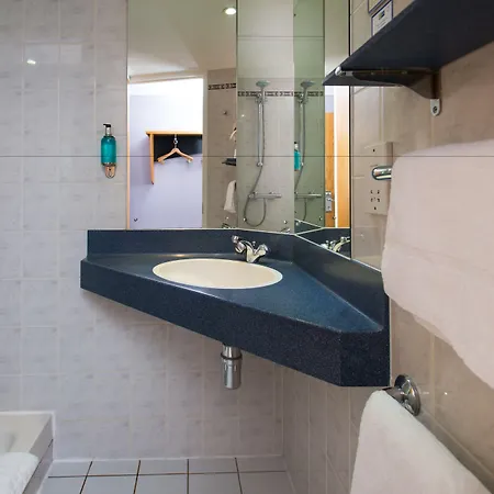 Express East By Ihg Отель