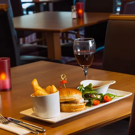 Express East By Ihg Hotel 3*