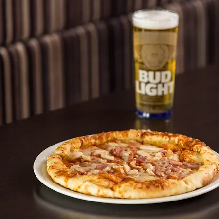 Express East By Ihg Hotel