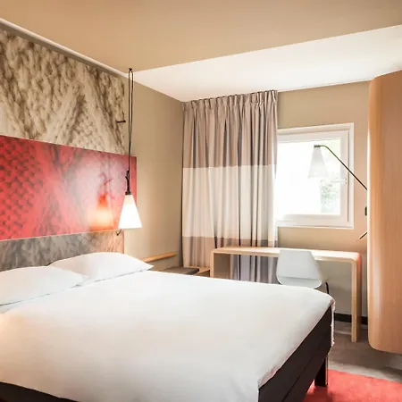 Ibis Centre Princess Street 3*
