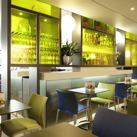 Ibis Centre Princess Street 3*