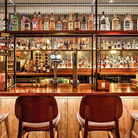 Ibis Centre 96 Portland Street 3*