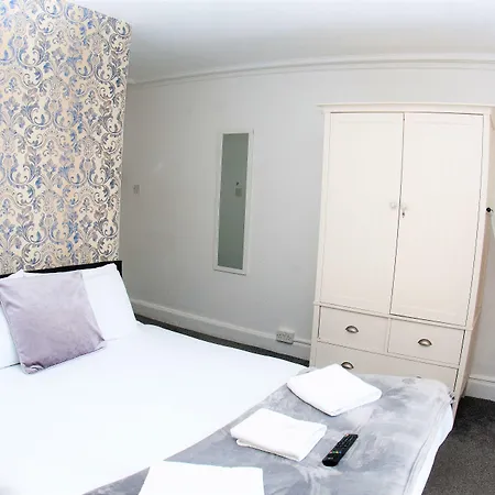 Mitre Centre מלון 3*