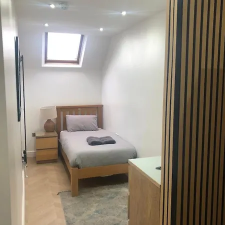 Hendham House - Near Etihad Stadium, Coop Live Arena, Ao Arena, Piccadilly Train Station & Centre מנצ'סטר