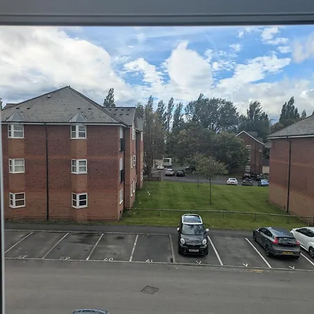 Séjour chez l'habitant Comfortable And Peaceful 2 Bedroom Flat With Shared Bathroom And Kitchen Close To Airport