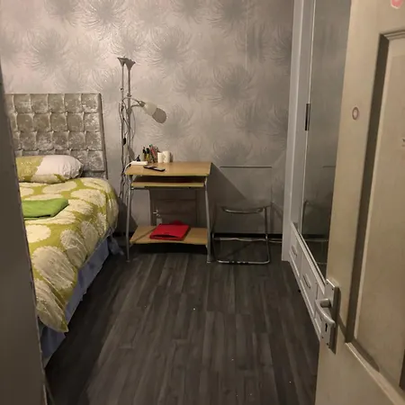 Female&family Single, Double And King Size With Shared Bathroom Habitación en casa particular Mánchester