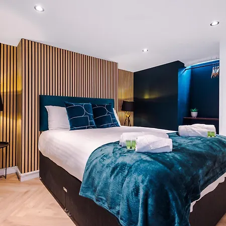 Stunning 5bed 3bath House, Parking, Manchester