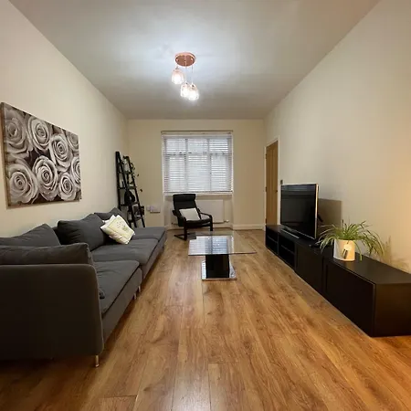 Nyaraló Elegant House - 3 Bedroom, 3 Bathroom *