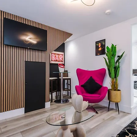 Minutes To The Coop Live Arena & Etihad Stadium - Free Parking With Ev Charger