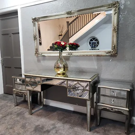 Charming Tudor White House Free Wifi Ferienhaus