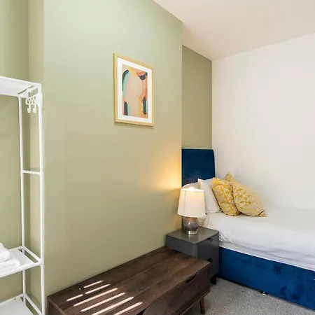 Spacious 3br Family With Big Garden