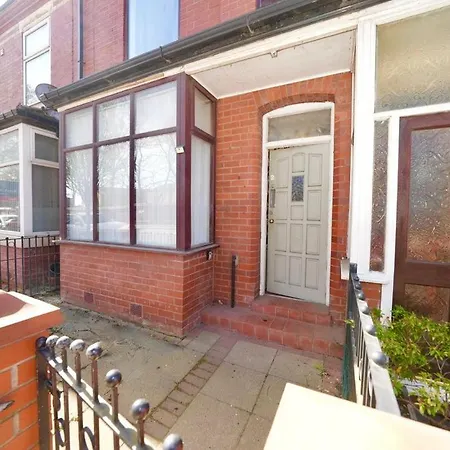 Дом отдыха 3 Bedroom House In Salford *