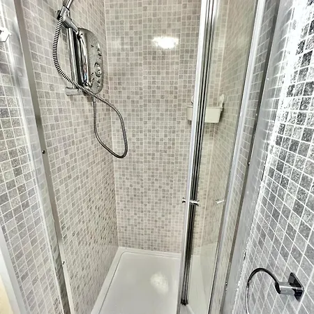 New Quadruple En-suite Alloggio in famiglia *