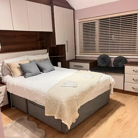 Cosy Manchester 3-Bed House With Parking Sleeps 5 Feriehus *