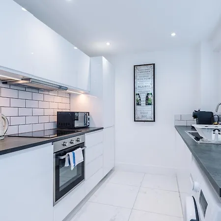 Minutes To The Coop Live Arena & Etihad Stadium - Free Parking With Ev Charger Holiday home *