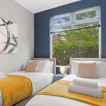 Stylish 3-bedroom 14mins To Co-op Live Arena