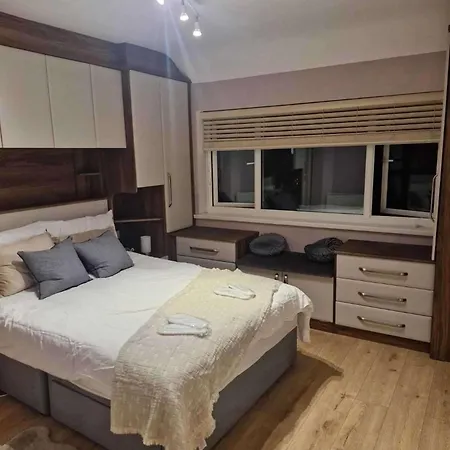 Feriehus Cosy Manchester 3-Bed House With Parking Sleeps 5